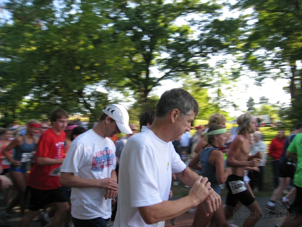 Run Thru Hell 2008 151.jpg - .... and grabs his wrist. What strange ritual is this? Actually it is everyone just starting their stop watch to time the run.